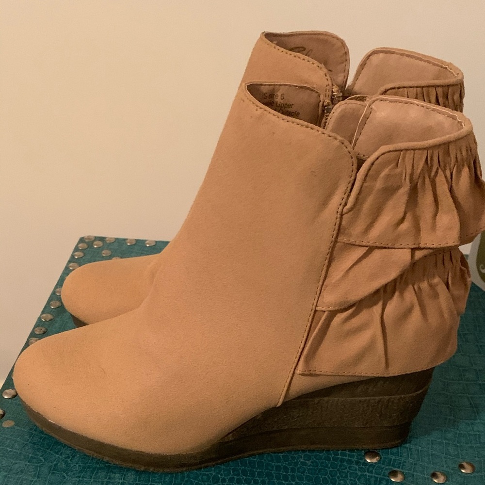Shoes - Picture 4 of 4